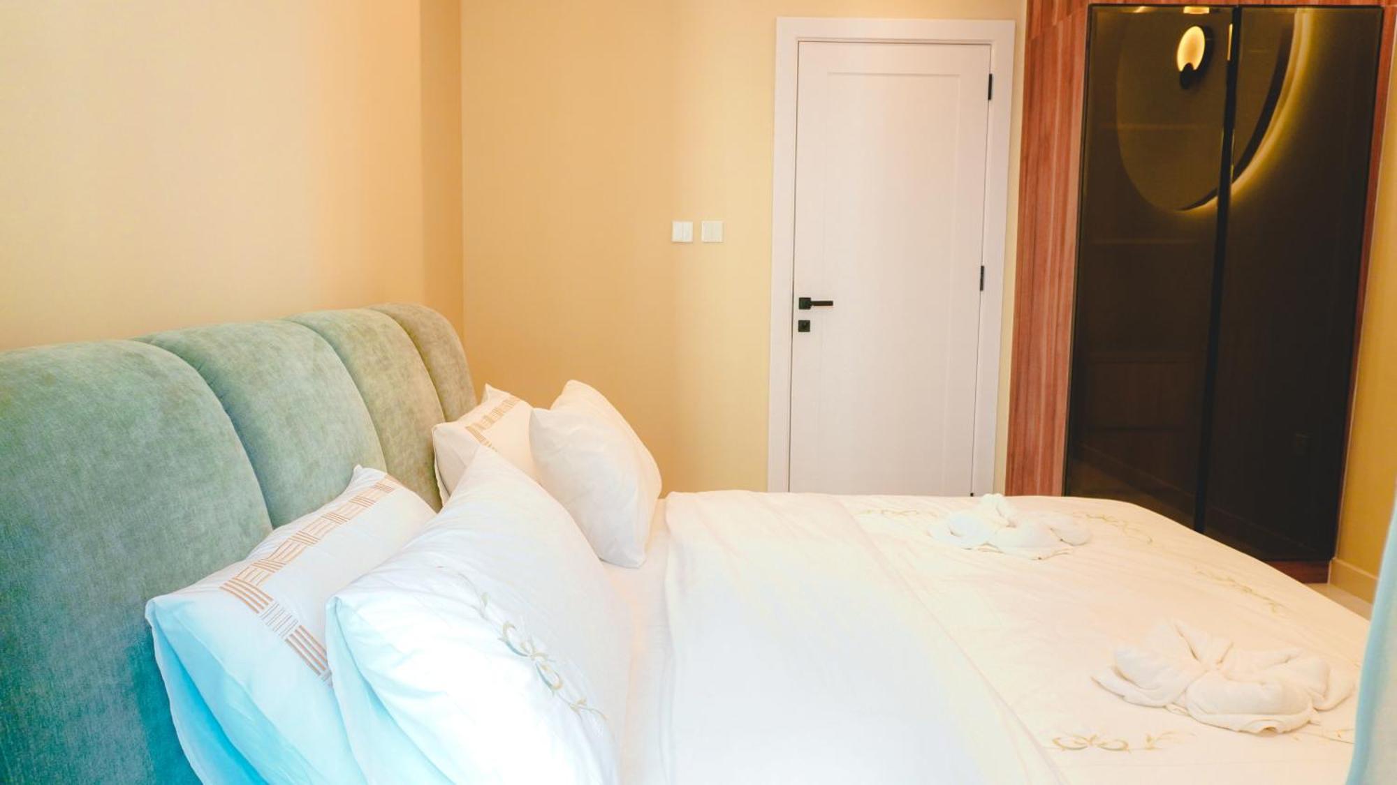 Usmans 3 Bedroom Sea View Apartment *